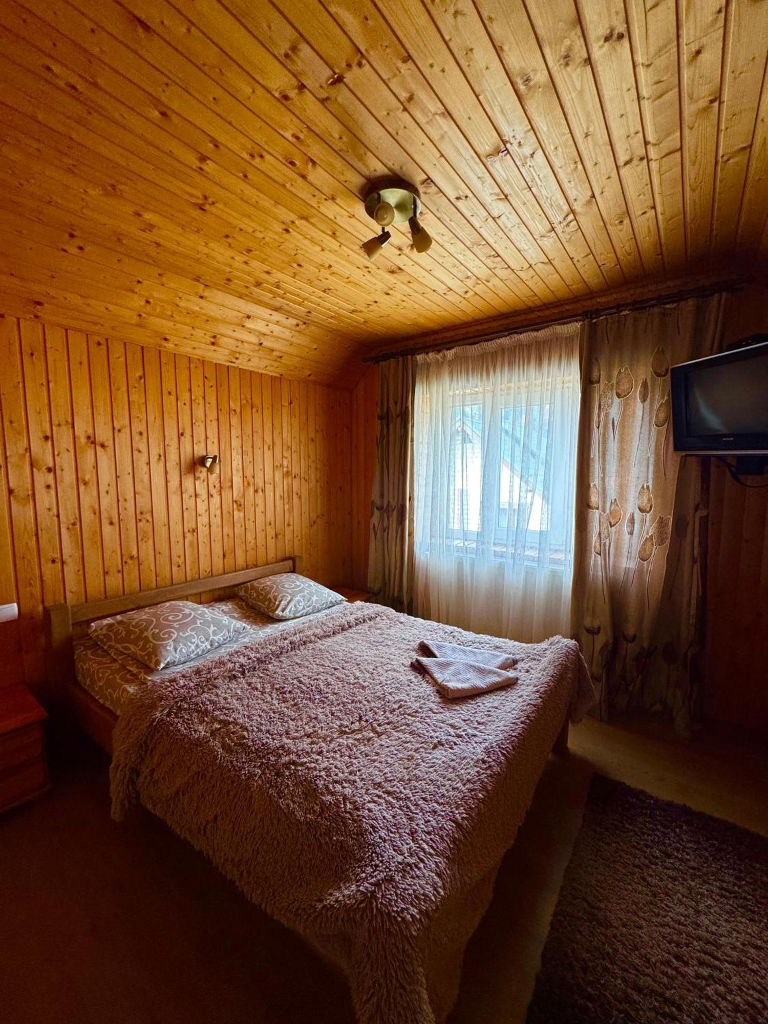 Опришок Hotel Palyanytsya Buitenkant foto